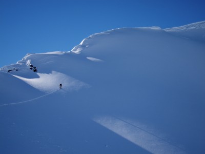 Peter Doucette heads up to get a down. Photo by Majka Burhardt